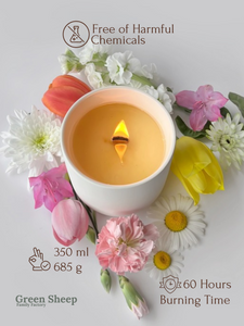 Wooden Wick Candle in a White Ceramic Jar - White Flowers